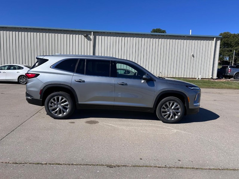 GMC Acadia Vehicle Full-screen Gallery Image 2