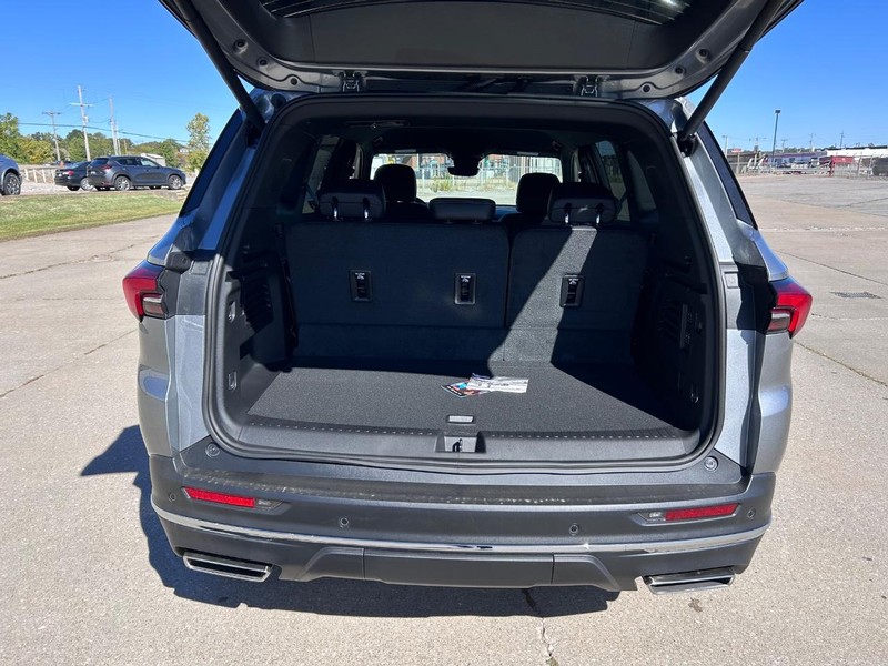 GMC Acadia Vehicle Full-screen Gallery Image 5