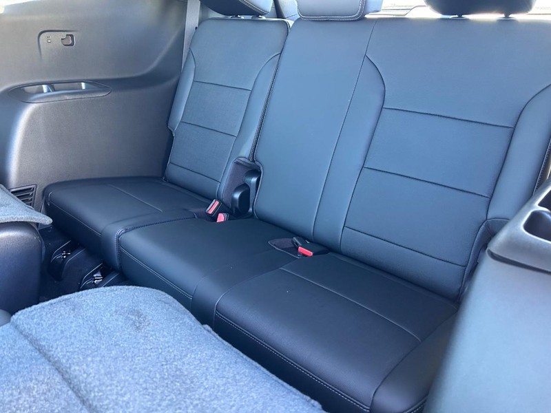 GMC Acadia Vehicle Full-screen Gallery Image 8