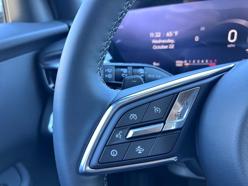 GMC Acadia Vehicle Full-screen Gallery Image 13