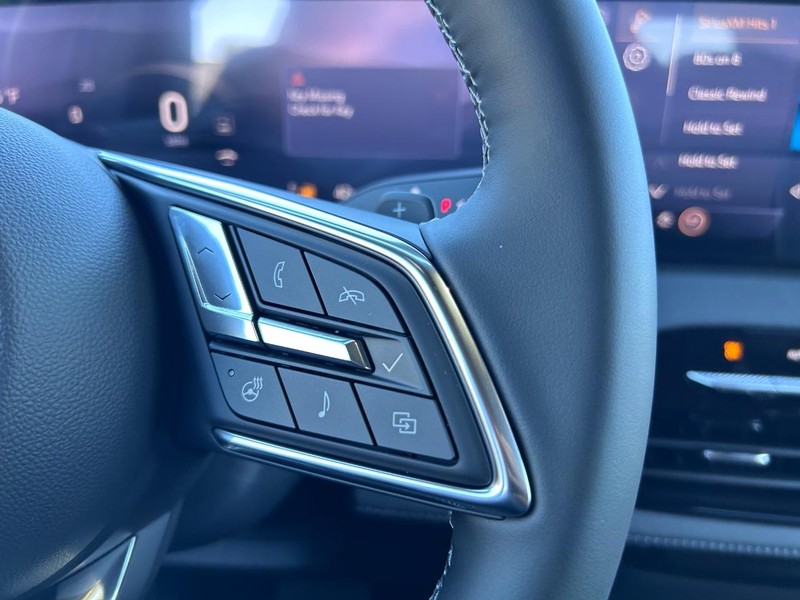 GMC Acadia Vehicle Full-screen Gallery Image 14