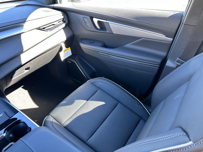 GMC Acadia Vehicle Full-screen Gallery Image 18