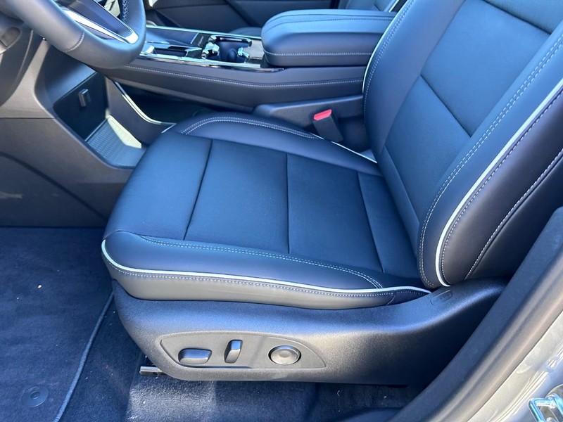 GMC Acadia Vehicle Full-screen Gallery Image 21