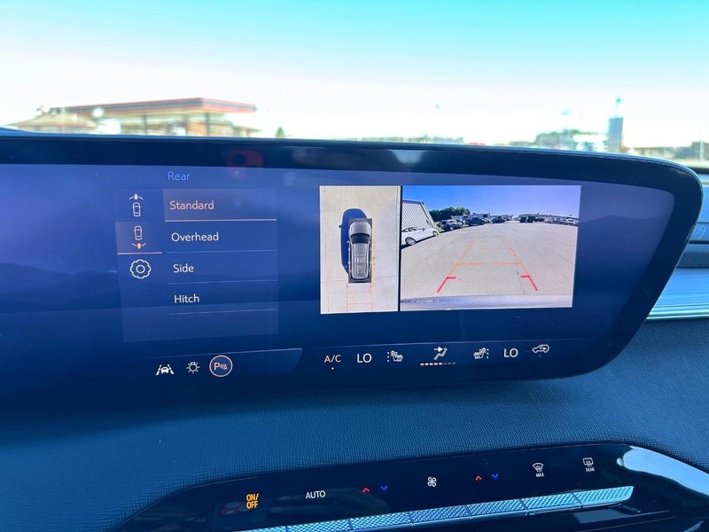 GMC Acadia Vehicle Full-screen Gallery Image 23