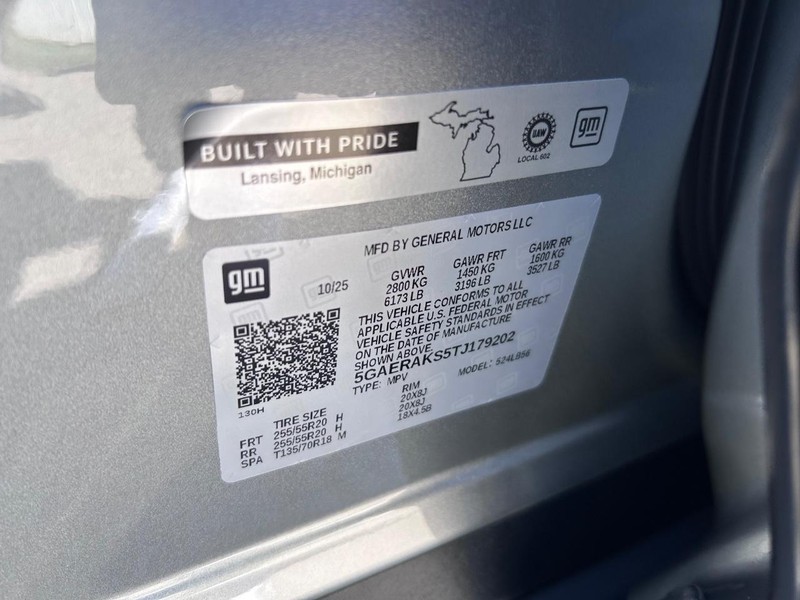 GMC Acadia Vehicle Full-screen Gallery Image 24