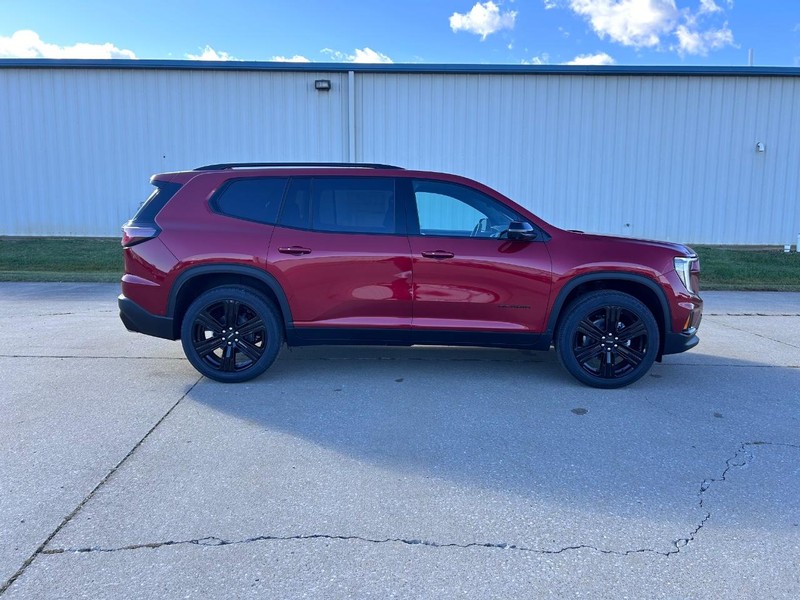 GMC Acadia Vehicle Full-screen Gallery Image 2