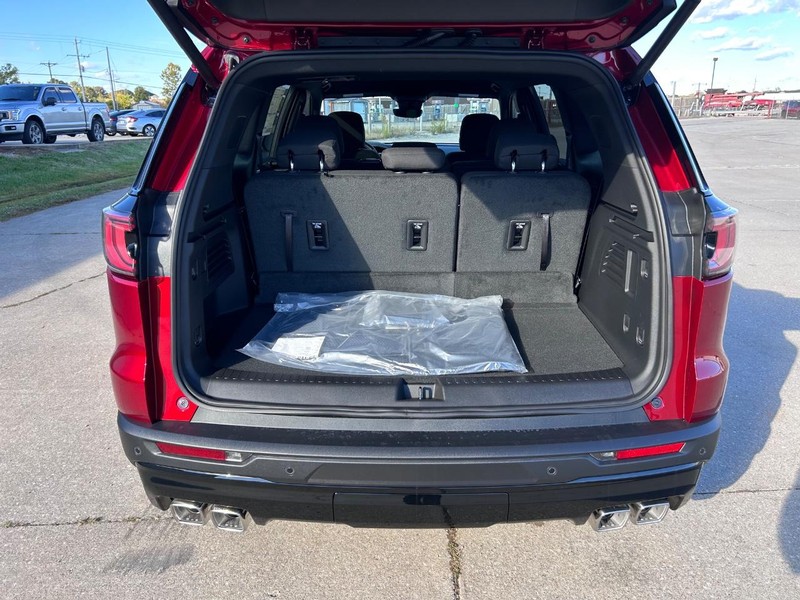 GMC Acadia Vehicle Full-screen Gallery Image 5