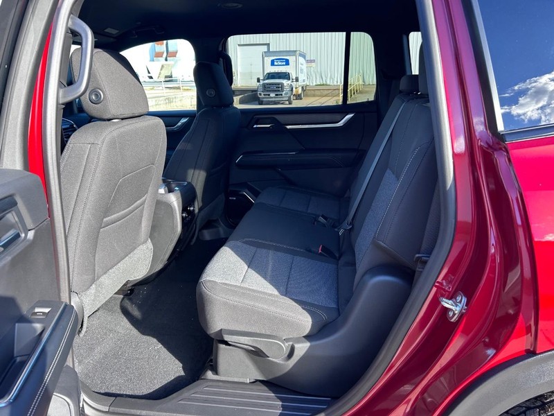 GMC Acadia Vehicle Full-screen Gallery Image 9