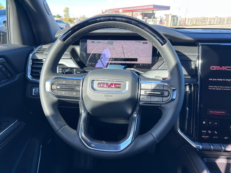 GMC Acadia Vehicle Full-screen Gallery Image 12