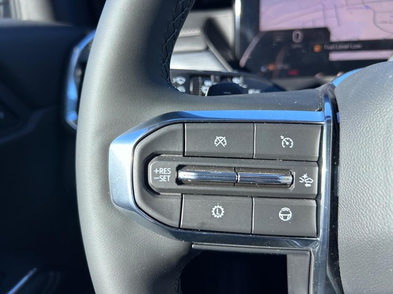 GMC Acadia Vehicle Full-screen Gallery Image 13