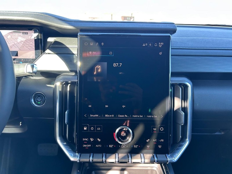 GMC Acadia Vehicle Full-screen Gallery Image 15