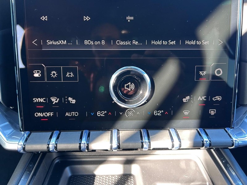 GMC Acadia Vehicle Full-screen Gallery Image 16