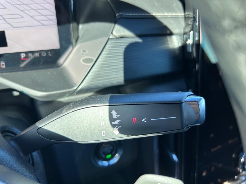 GMC Acadia Vehicle Full-screen Gallery Image 17