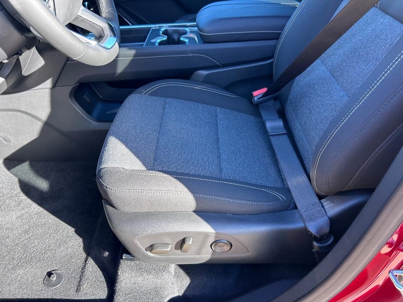 GMC Acadia Vehicle Full-screen Gallery Image 20