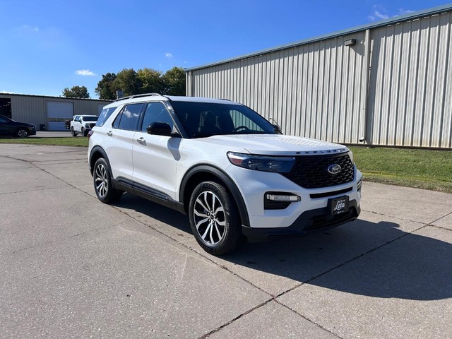 2022 Ford Explorer ST Line's photo