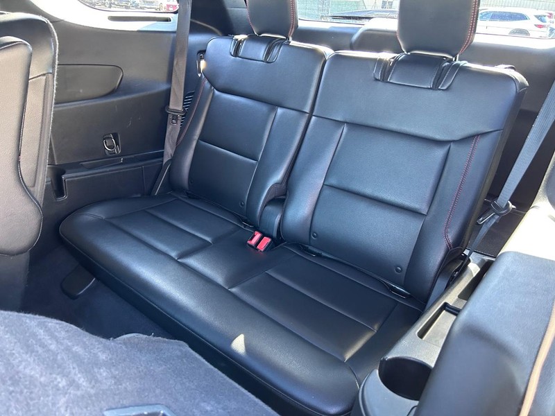 Ford Explorer Vehicle Full-screen Gallery Image 8