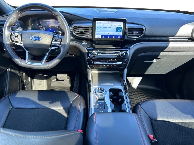 Ford Explorer Vehicle Full-screen Gallery Image 11