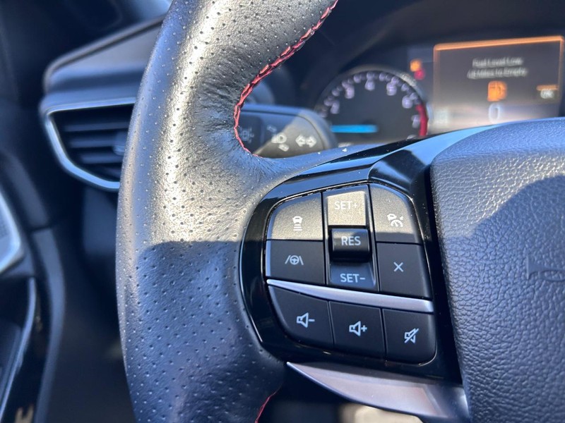 Ford Explorer Vehicle Full-screen Gallery Image 13