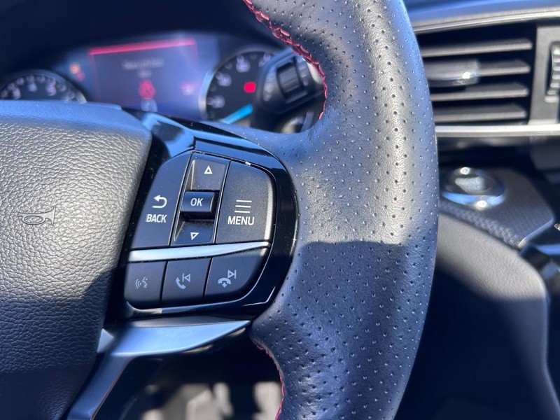 Ford Explorer Vehicle Full-screen Gallery Image 14