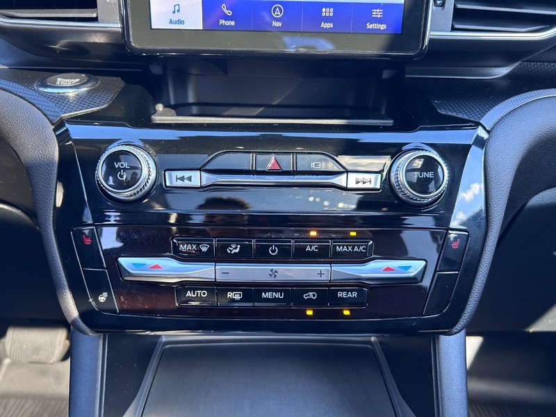 Ford Explorer Vehicle Full-screen Gallery Image 16