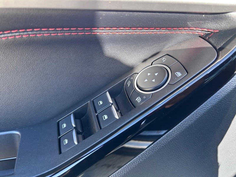 Ford Explorer Vehicle Full-screen Gallery Image 19