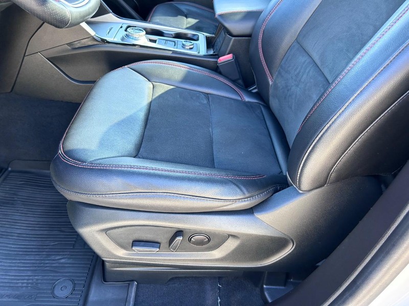 Ford Explorer Vehicle Full-screen Gallery Image 20