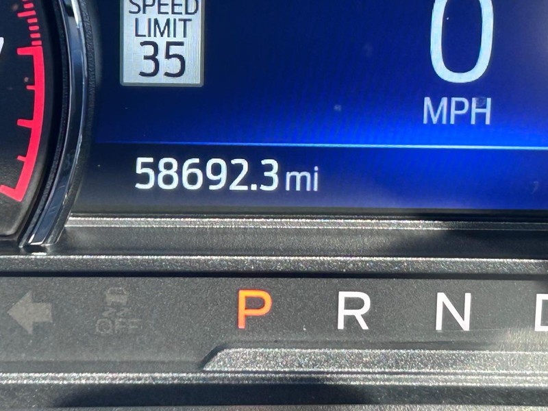 Ford Explorer Vehicle Full-screen Gallery Image 21