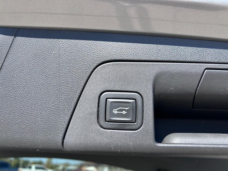 Buick Envision Vehicle Full-screen Gallery Image 6