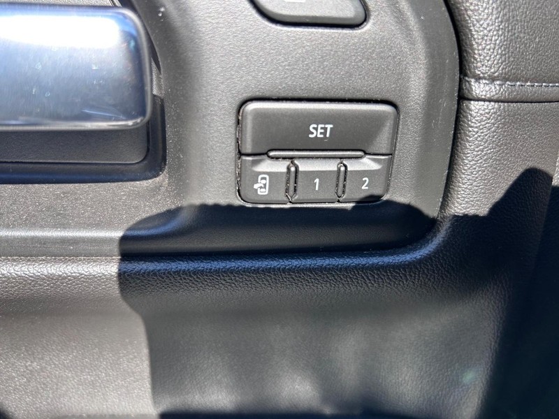 GMC Sierra 1500 Vehicle Full-screen Gallery Image 16