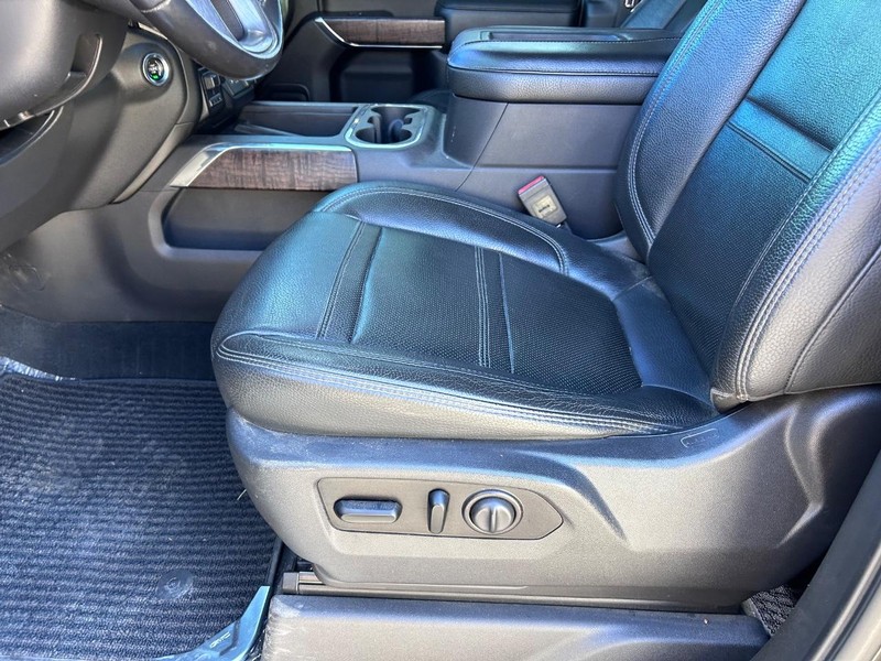 GMC Sierra 1500 Vehicle Full-screen Gallery Image 17