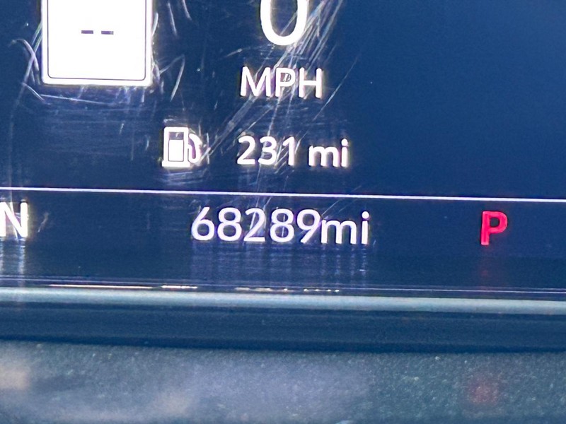 GMC Sierra 1500 Vehicle Full-screen Gallery Image 18