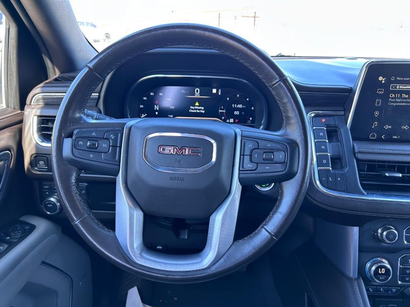 GMC Yukon XL Vehicle Full-screen Gallery Image 12