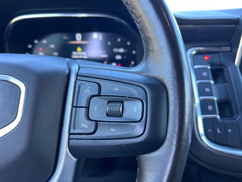 GMC Yukon XL Vehicle Full-screen Gallery Image 14