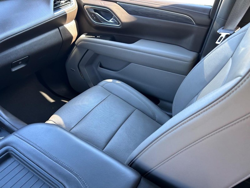 GMC Yukon XL Vehicle Full-screen Gallery Image 18