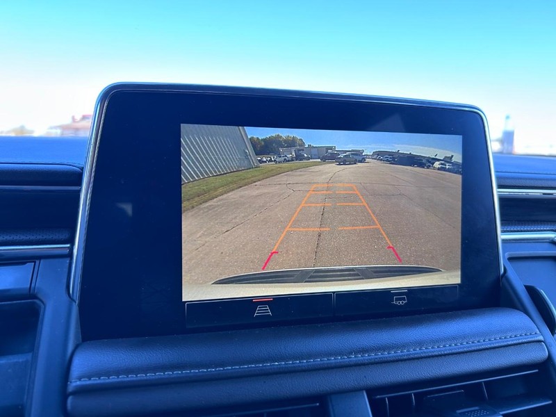 GMC Yukon XL Vehicle Full-screen Gallery Image 23