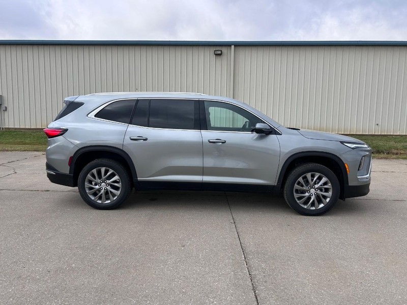 Buick Enclave Vehicle Full-screen Gallery Image 2