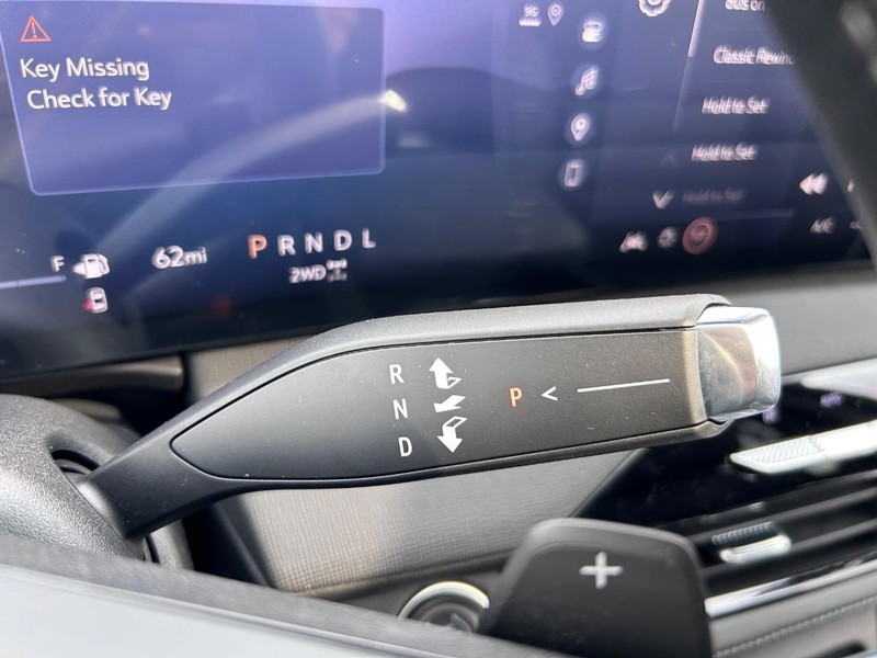 Buick Enclave Vehicle Full-screen Gallery Image 15