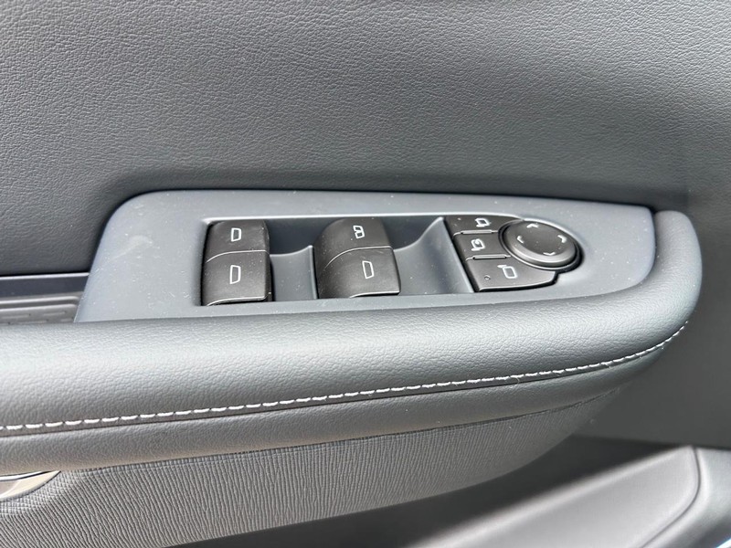 Buick Enclave Vehicle Full-screen Gallery Image 19