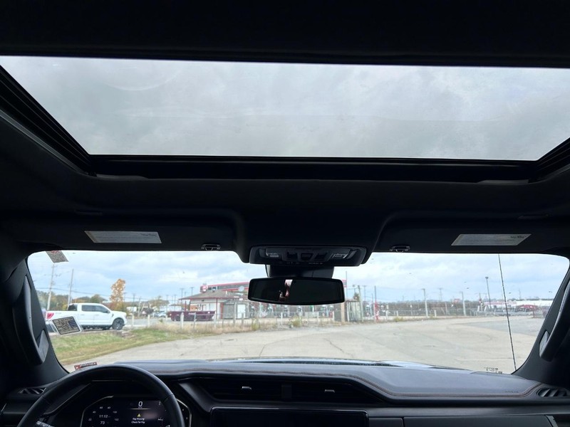 GMC Sierra 1500 Vehicle Full-screen Gallery Image 8