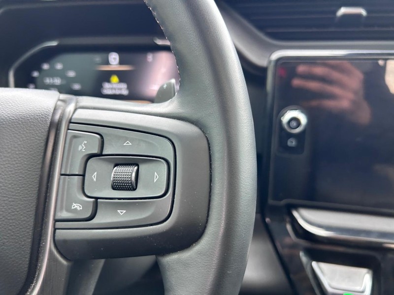 GMC Sierra 1500 Vehicle Full-screen Gallery Image 12