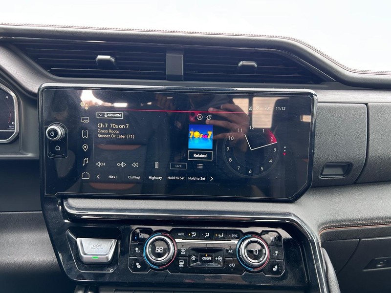 GMC Sierra 1500 Vehicle Full-screen Gallery Image 13