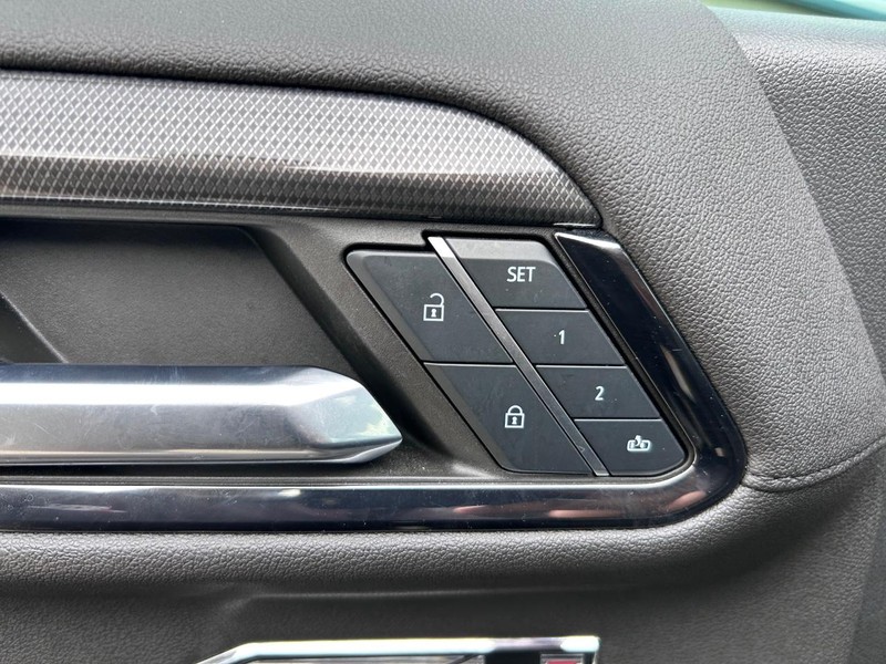 GMC Sierra 1500 Vehicle Full-screen Gallery Image 18