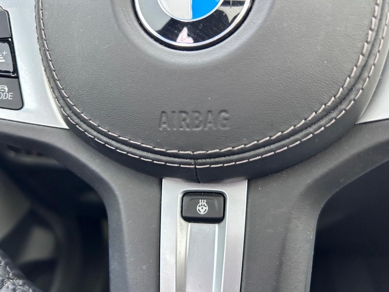 BMW X7 Vehicle Full-screen Gallery Image 15