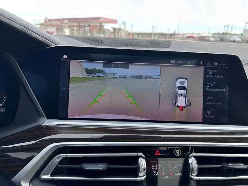 BMW X7 Vehicle Full-screen Gallery Image 25