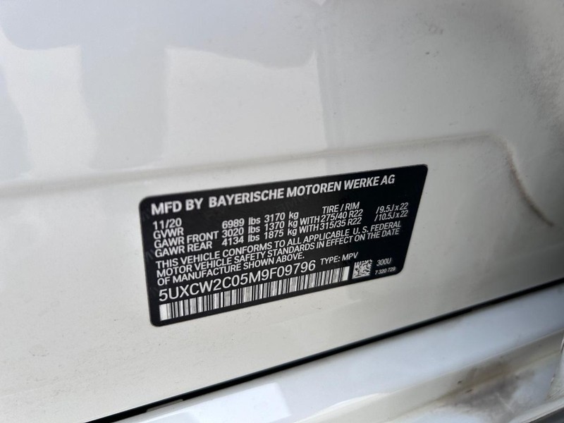 BMW X7 Vehicle Full-screen Gallery Image 26