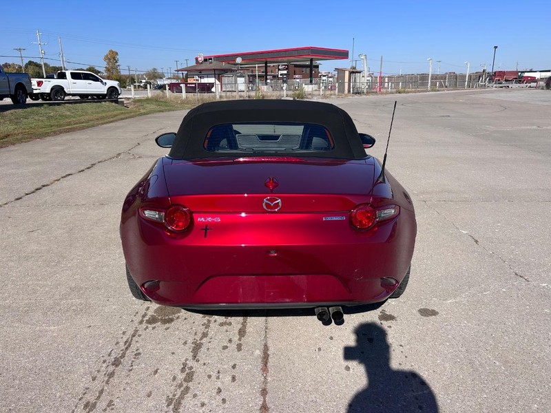 Mazda MX-5 Miata Vehicle Full-screen Gallery Image 4