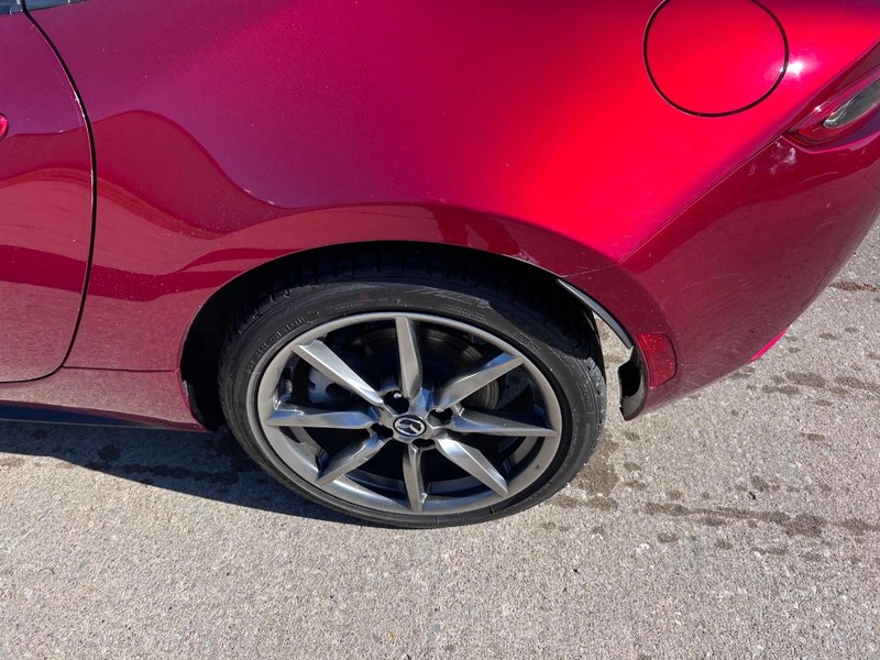 Mazda MX-5 Miata Vehicle Full-screen Gallery Image 6