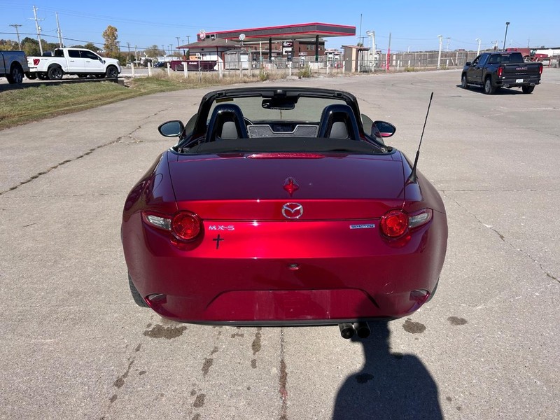 Mazda MX-5 Miata Vehicle Full-screen Gallery Image 10