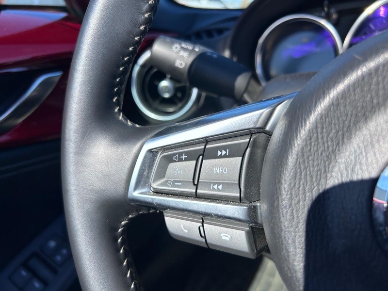 Mazda MX-5 Miata Vehicle Full-screen Gallery Image 13