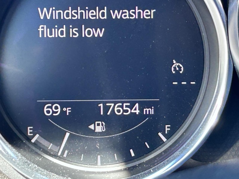 Mazda MX-5 Miata Vehicle Full-screen Gallery Image 23